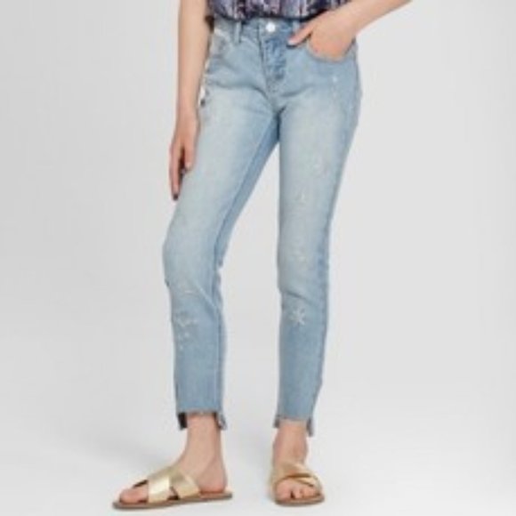 Cropped Jeans with Star Stitching - Picture 1 of 2